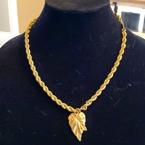 Vintage Goldtone rope necklace with double leaf ornament